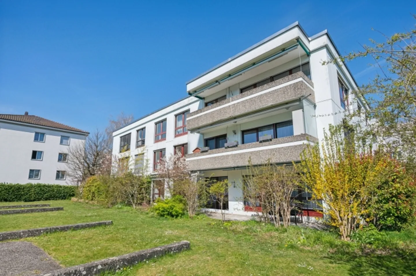 Charmante maisonette de 3,5 pièces avec terrasse privée - Photo 3 sur 13