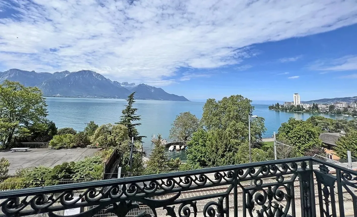 Très bel appartement de 3 pièces avec haut plafond - Photo 2 sur 8