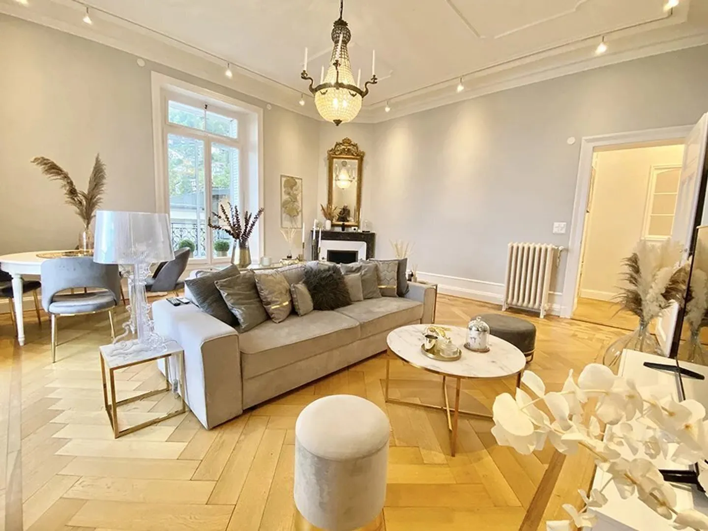 Très bel appartement de 3 pièces avec haut plafond - Photo 3 sur 8