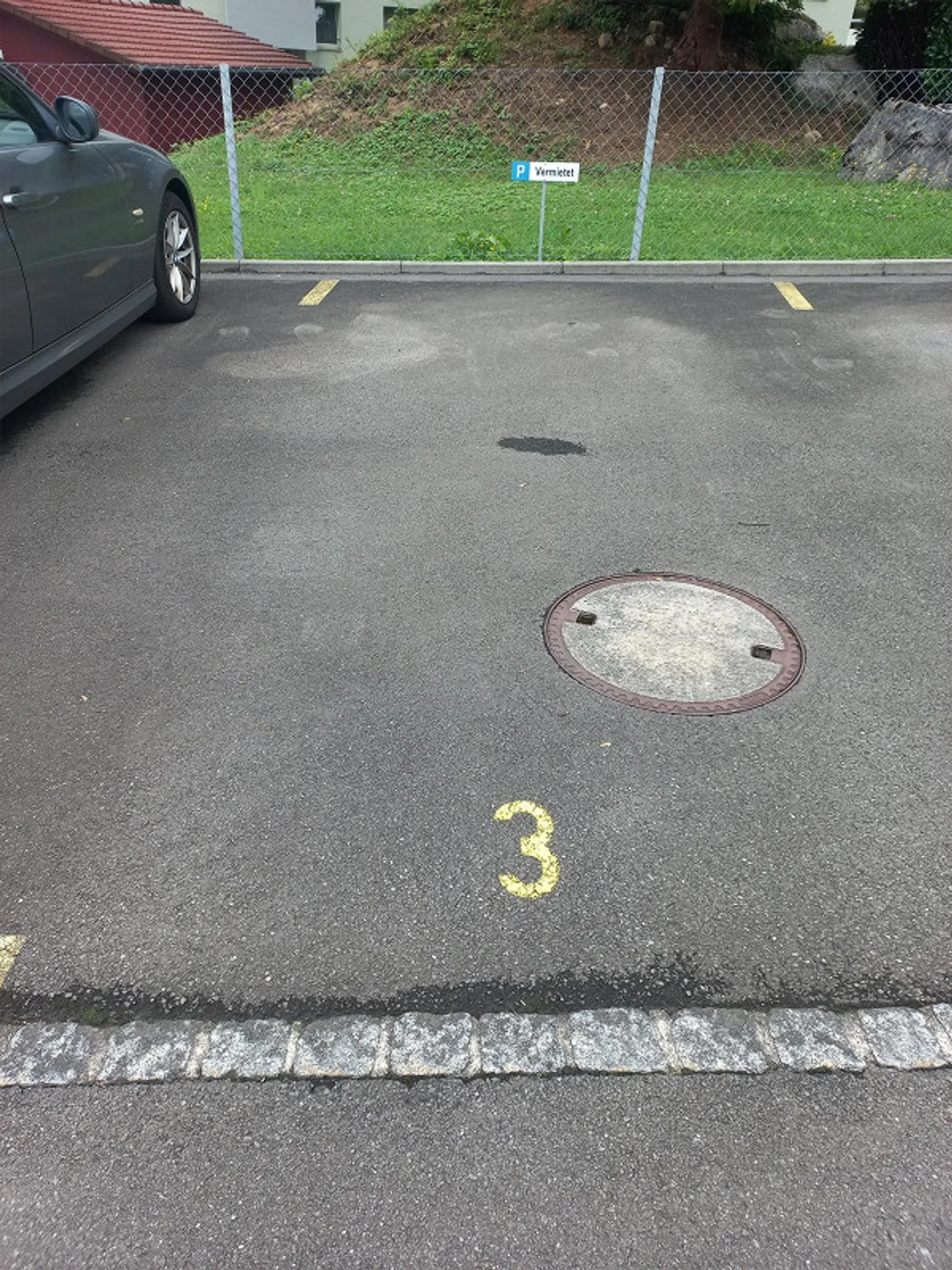 Outdoor parking space for rent - Photo 2 of 2