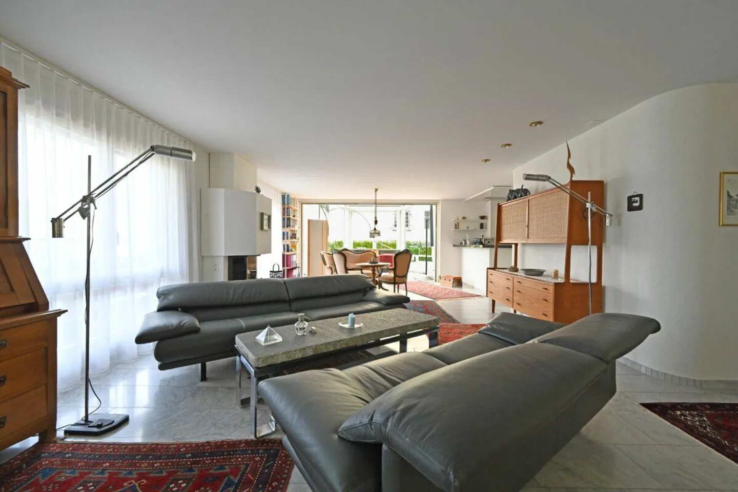 Spacious single-family home with garden in a popular residential area - Photo 6 of 16