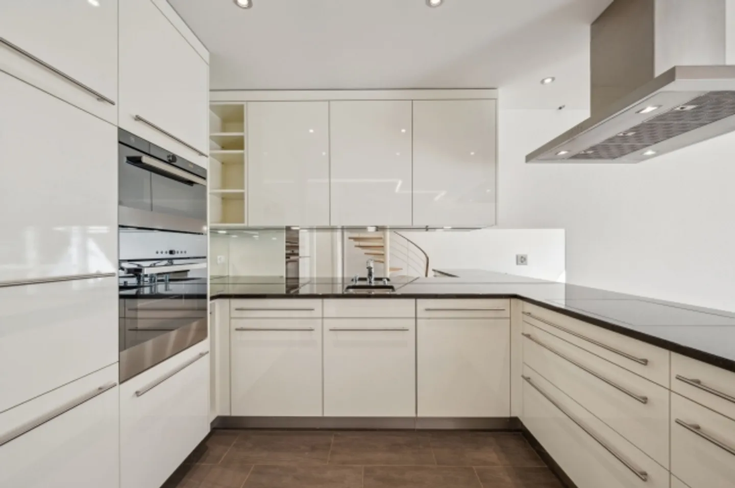 Charmante maisonette de 3,5 pièces avec terrasse privée - Photo 4 sur 13