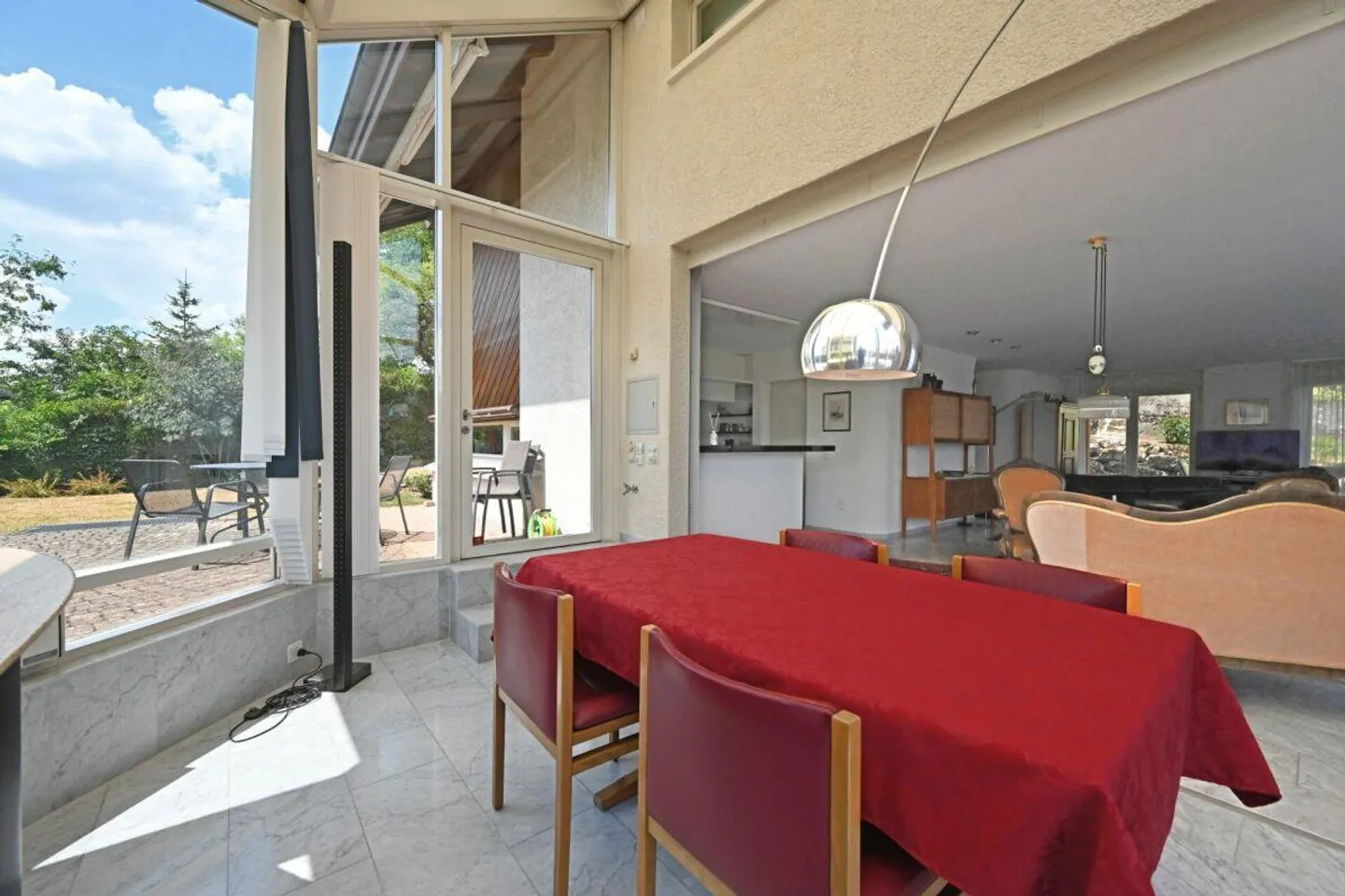 Spacious single-family home with garden in a popular residential area - Photo 4 of 16