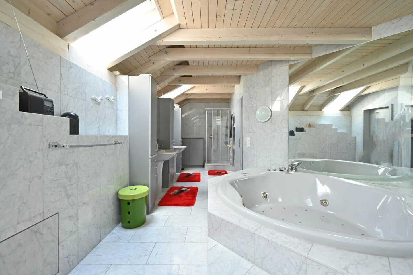 Spacious single-family home with garden in a popular residential area - Photo 10 of 16