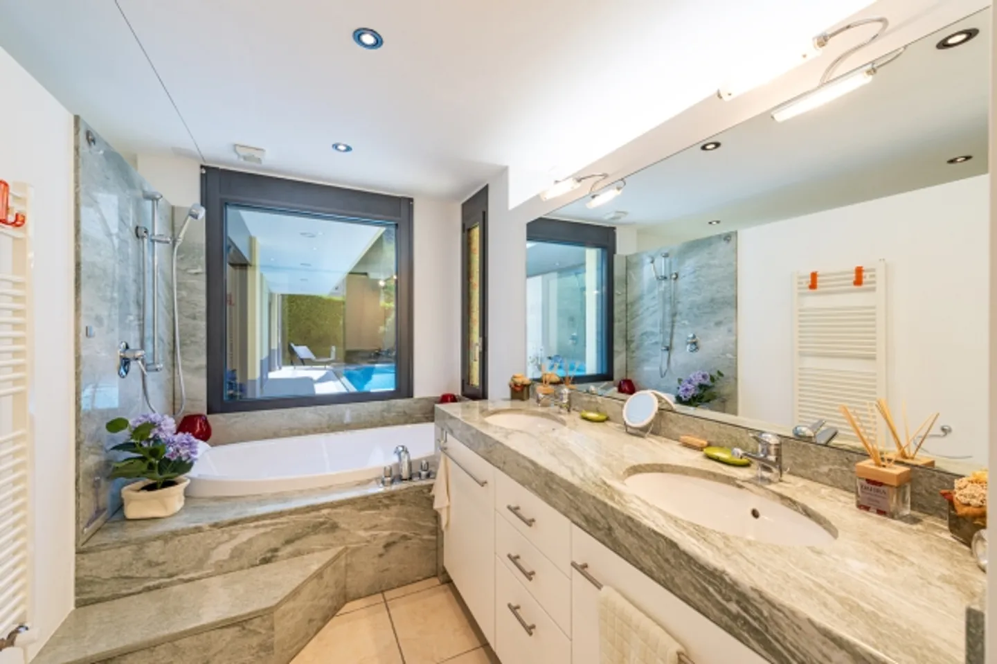 Elegant Villa with Pool in Villa Luganese - Photo 19 of 20