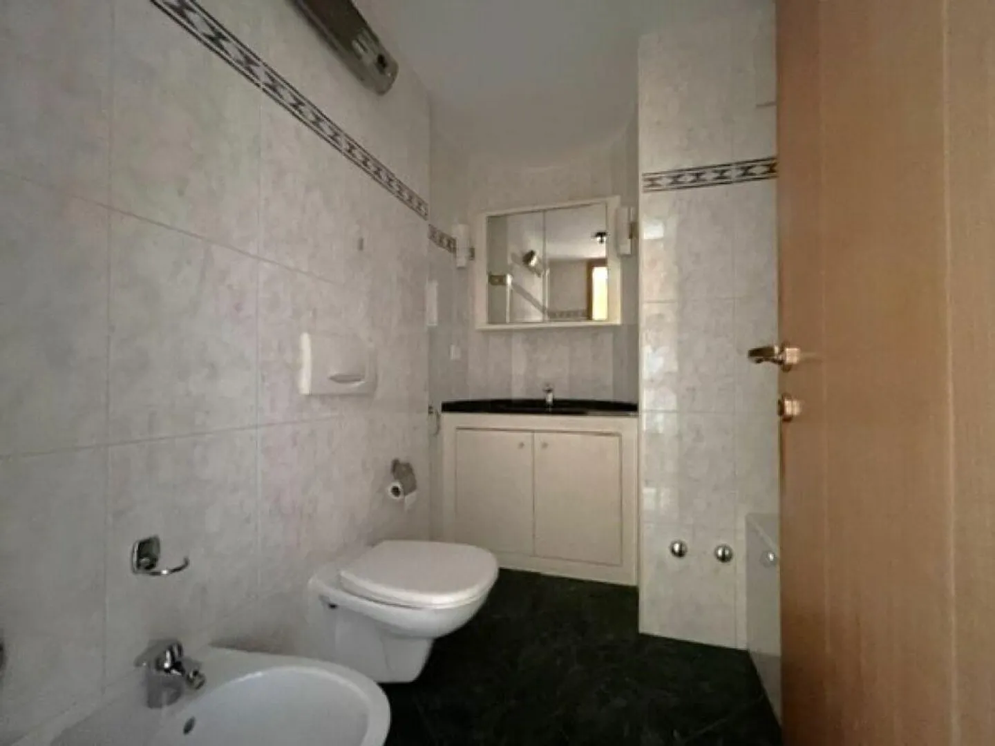 APPARTEMENT 2.5 PIÈCES DE 80mq AVEC UN AGRÉABLE ESPACE EXTÉRIEUR (JARDIN... - Photo 10 sur 17