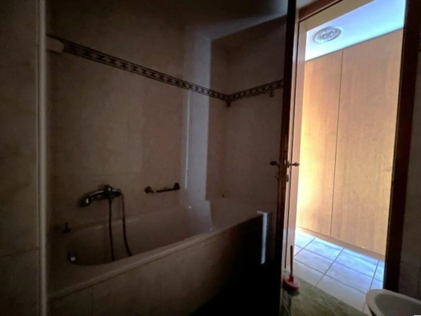 APPARTEMENT 2.5 PIÈCES DE 80mq AVEC UN AGRÉABLE ESPACE EXTÉRIEUR (JARDIN... - Photo 11 sur 17