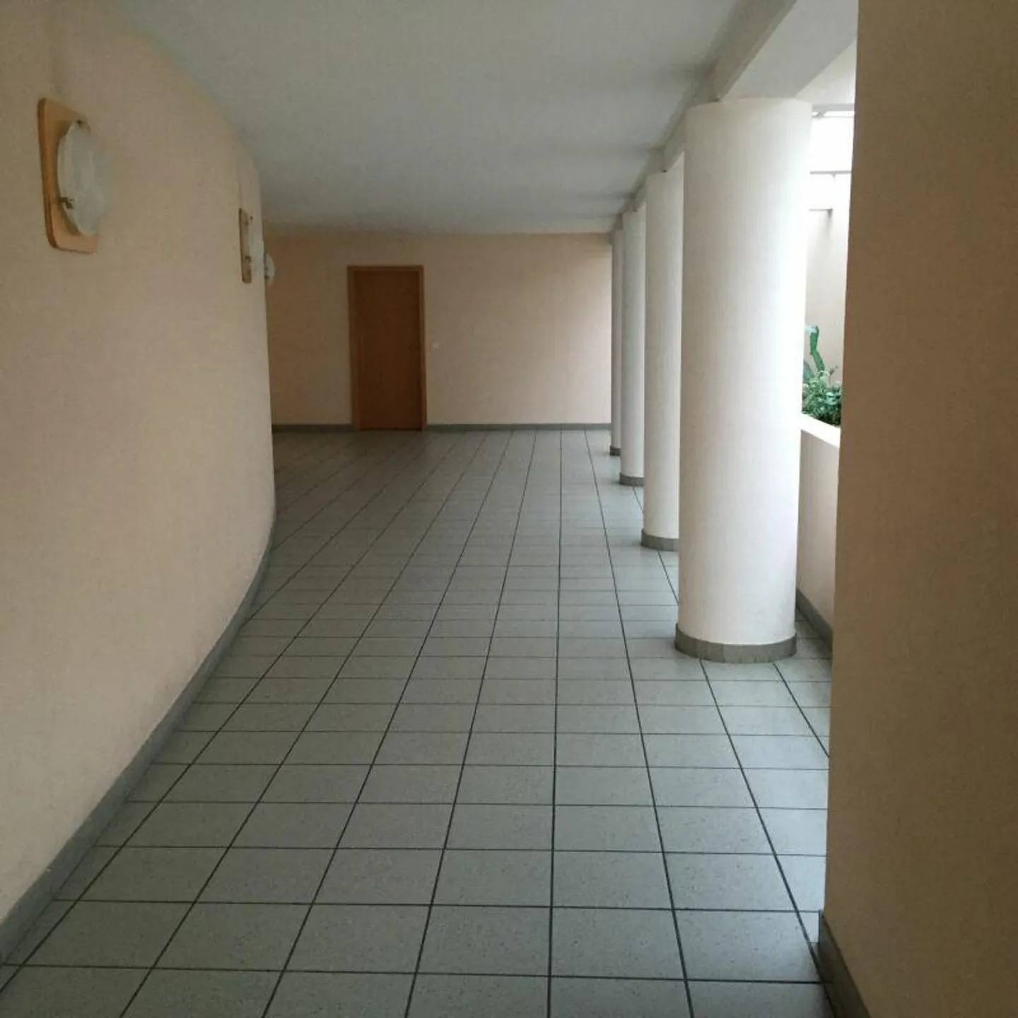 APPARTEMENT 2.5 PIÈCES DE 80mq AVEC UN AGRÉABLE ESPACE EXTÉRIEUR (JARDIN... - Photo 13 sur 17