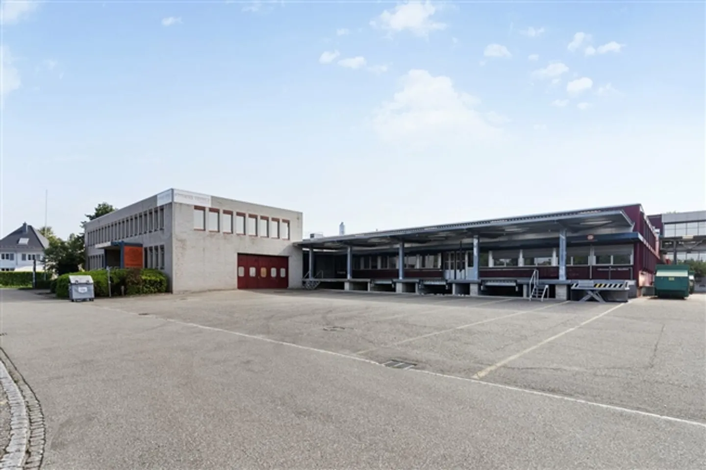 Your business deserves the best - Commercial space with 560 m² - Photo 2 of 5