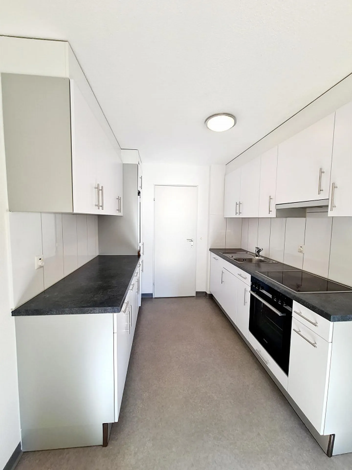Ampio appartamento di 3,5 locali con balcone - Foto 1 di 11