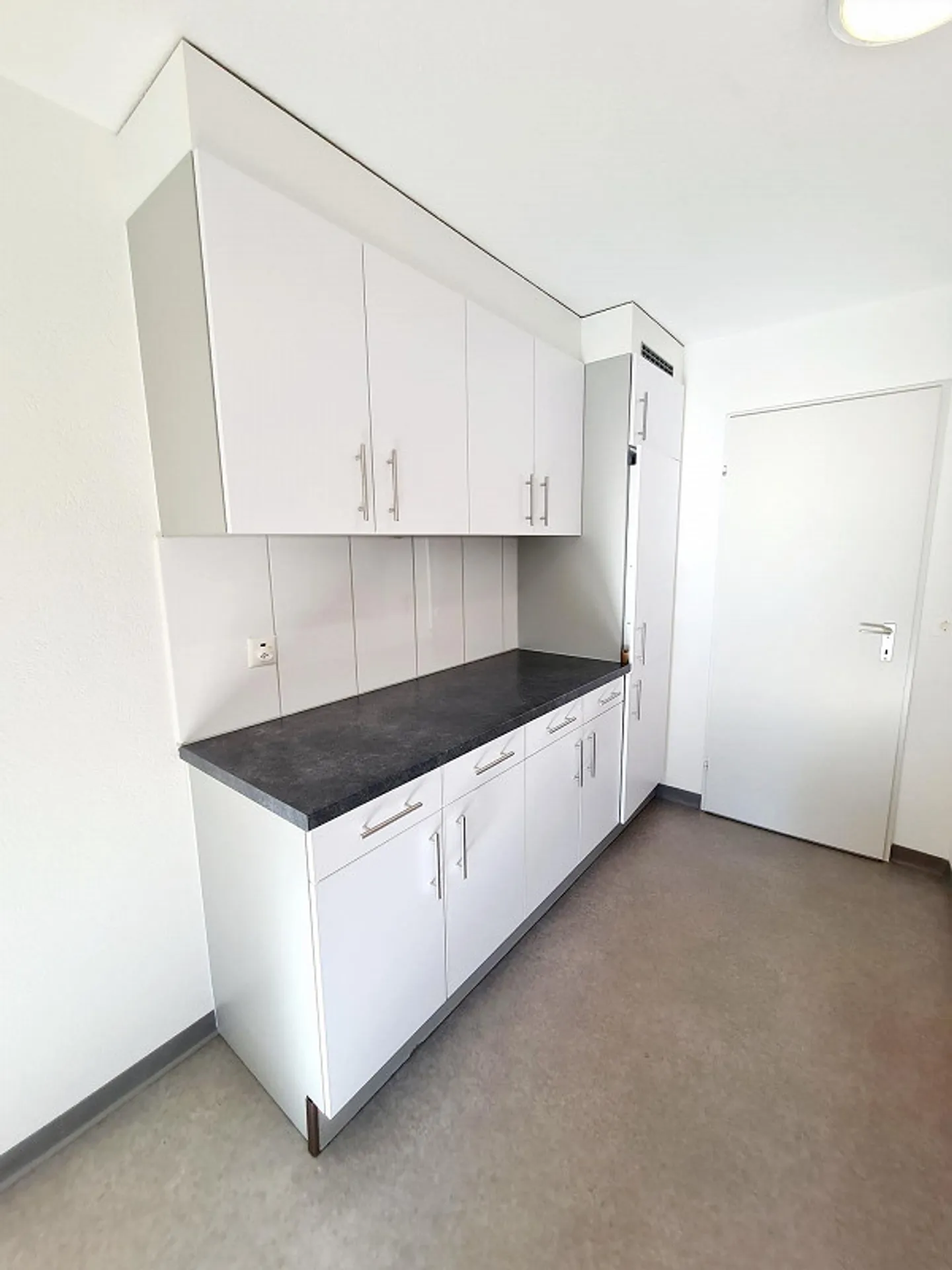 Ampio appartamento di 3,5 locali con balcone - Foto 2 di 11