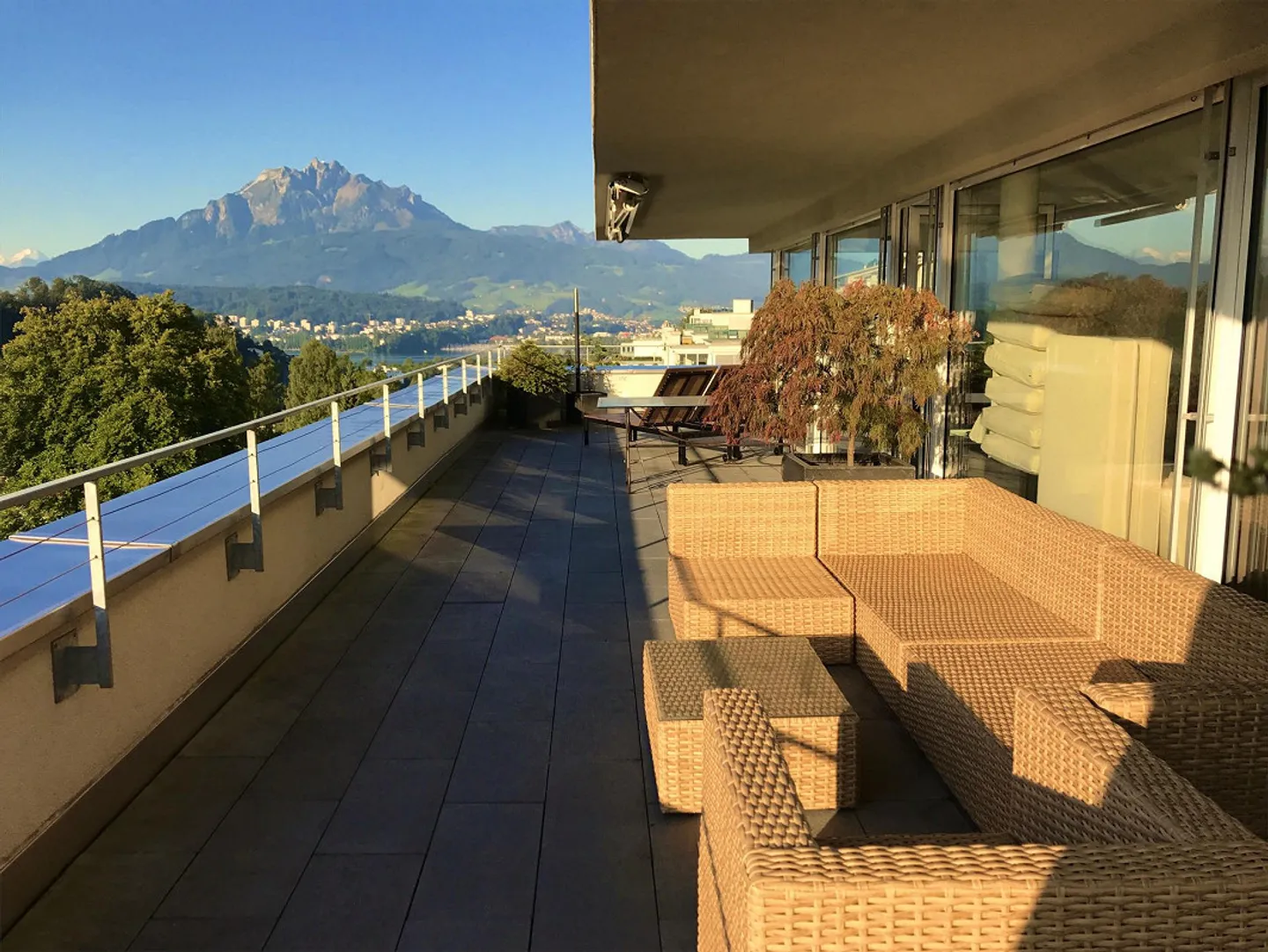 Attico 4,5 locali con vista sul lago e sulle montagne - Foto 2 di 12