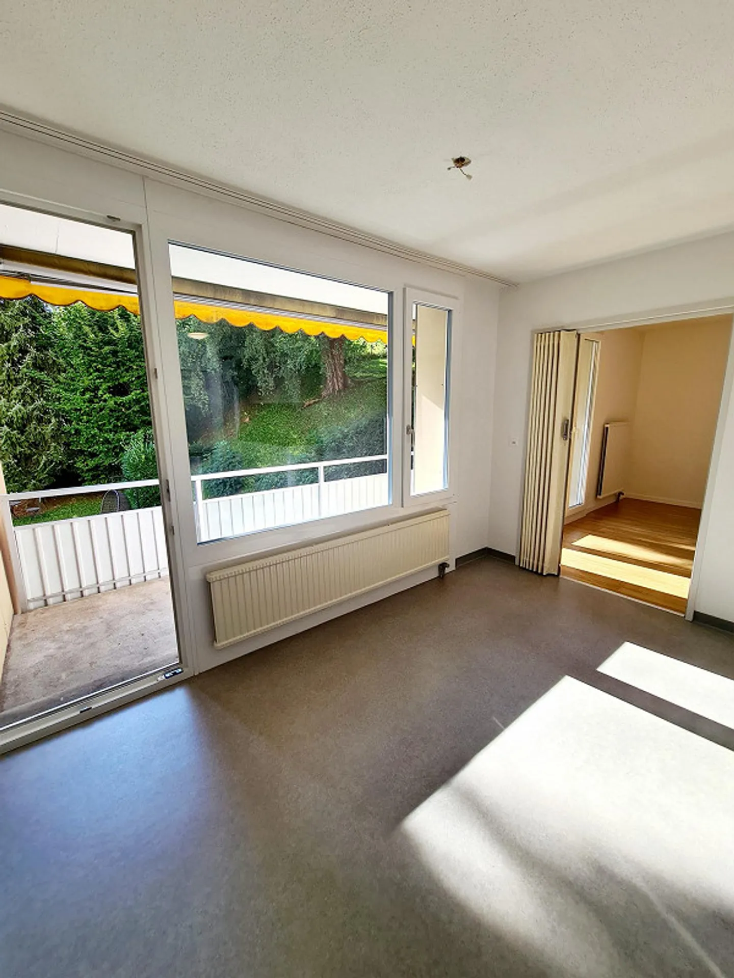 Ampio appartamento di 3,5 locali con balcone - Foto 4 di 11