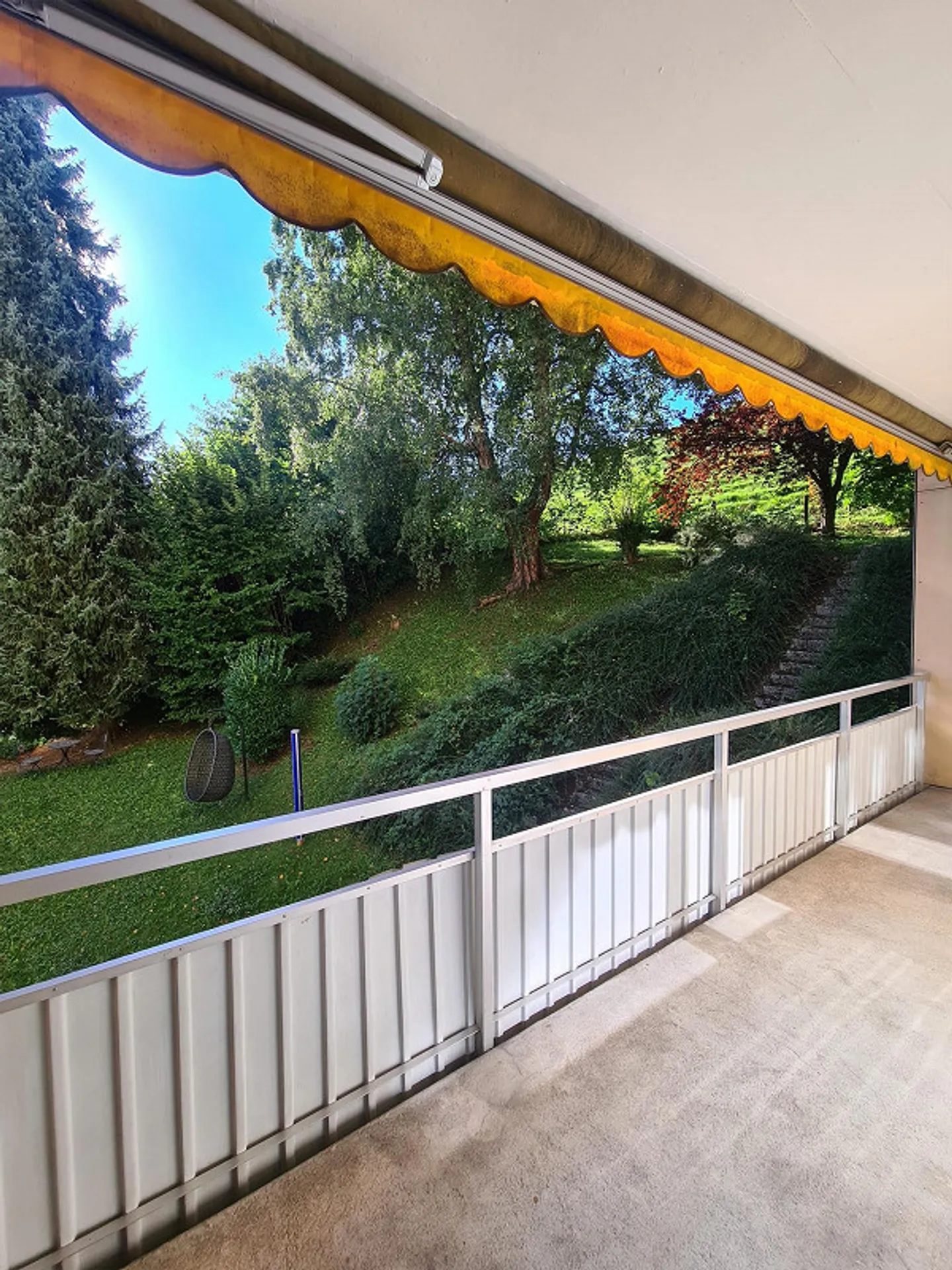 Ampio appartamento di 3,5 locali con balcone - Foto 6 di 11