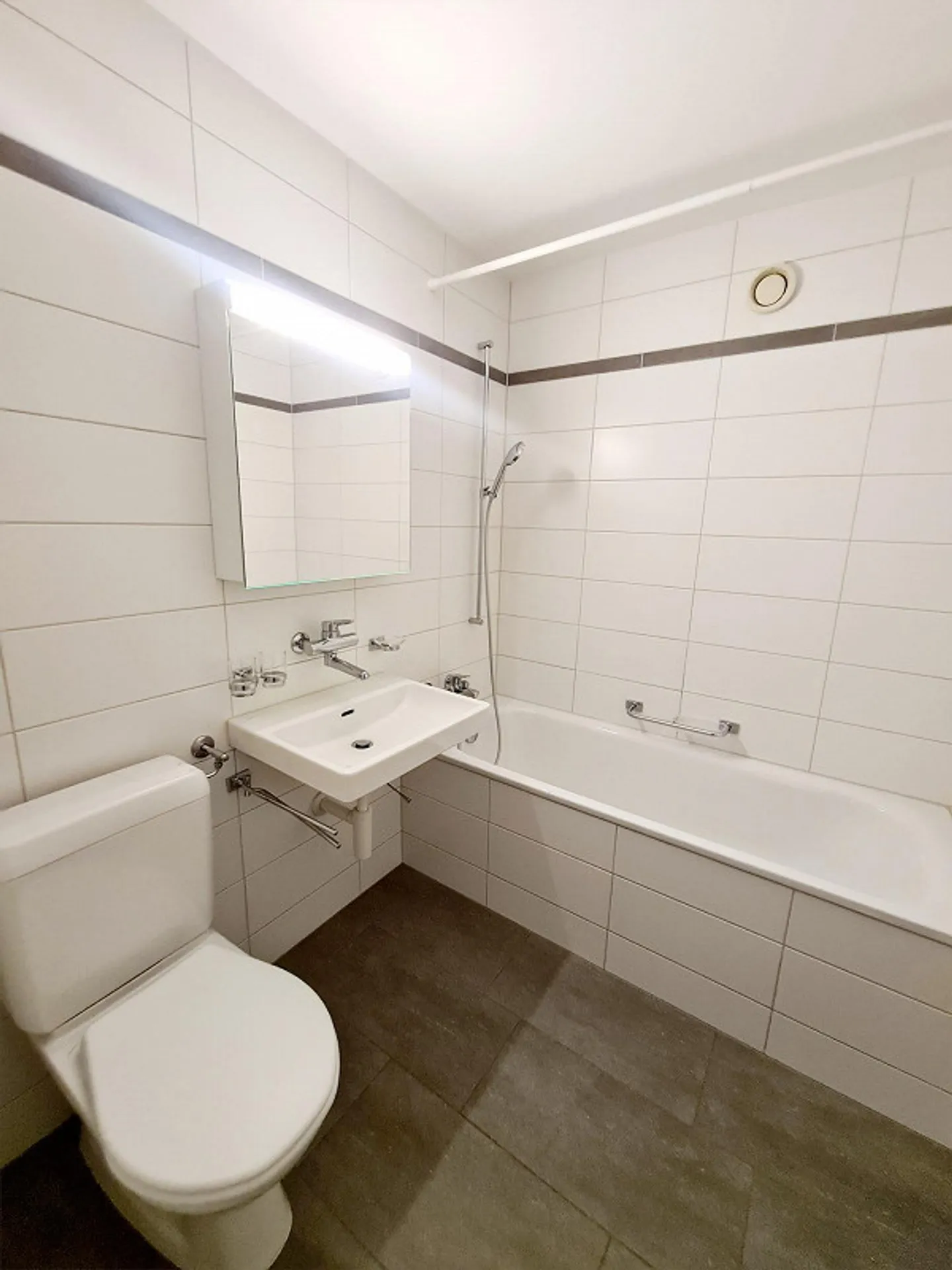 Ampio appartamento di 3,5 locali con balcone - Foto 8 di 11