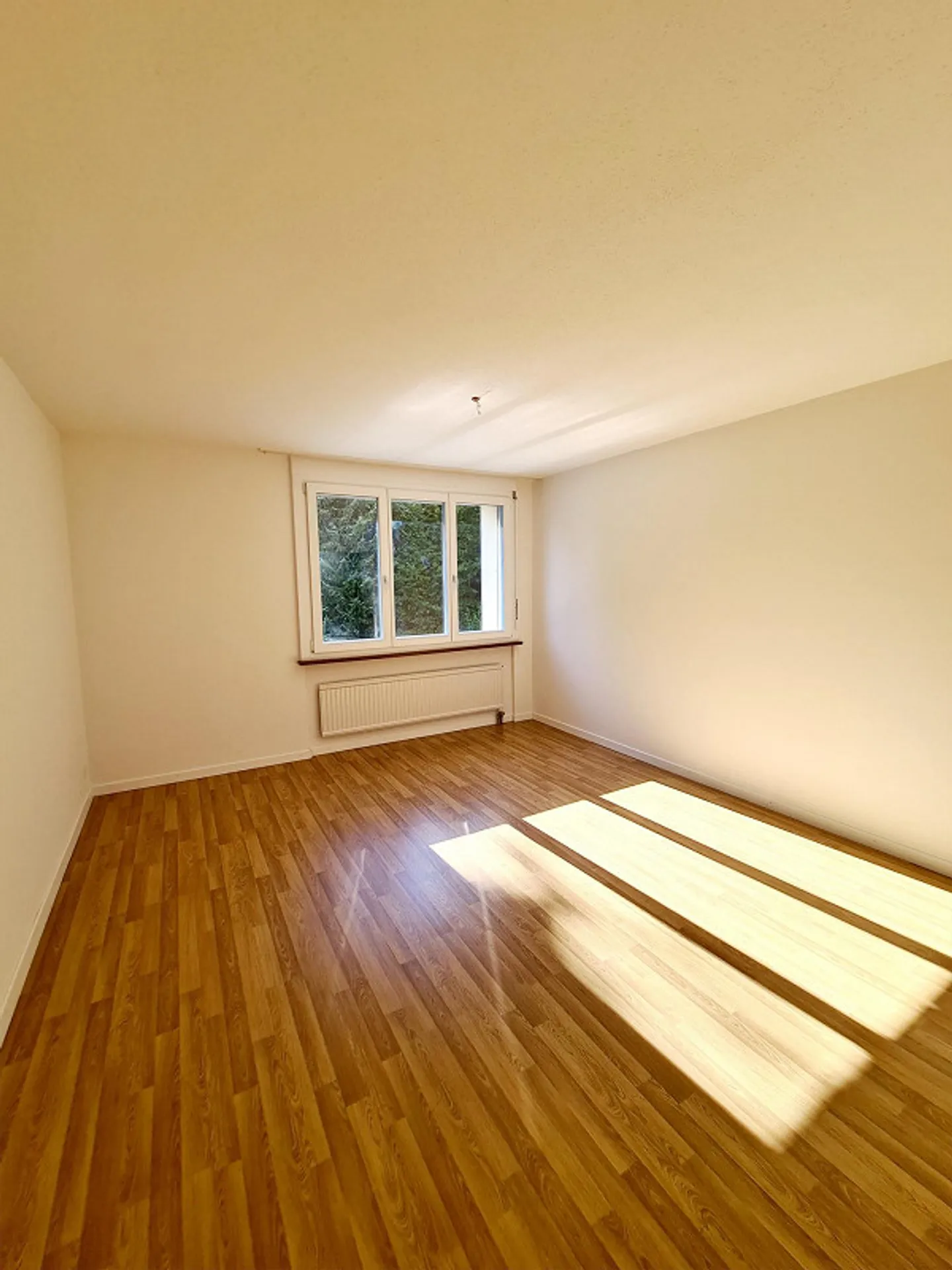 Ampio appartamento di 3,5 locali con balcone - Foto 10 di 11