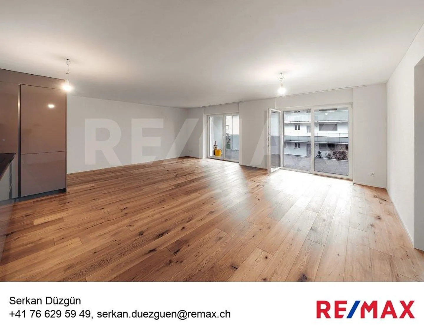 Modern 4.5-room apartment with 134 m² and large balcony, completely renovated, centrally located in Kloten - Photo 1 of 13