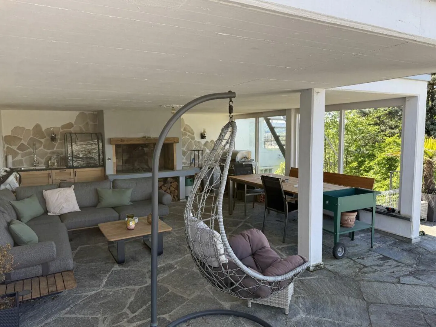 Luxury Living in a Villa with Private Spa and Breathtaking Views - Photo 11 of 12