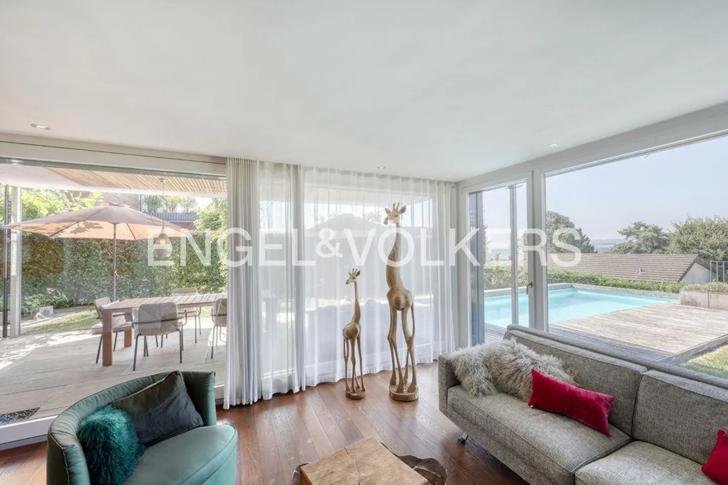 Spacious. Bright. Stylish. - Photo 5 of 7