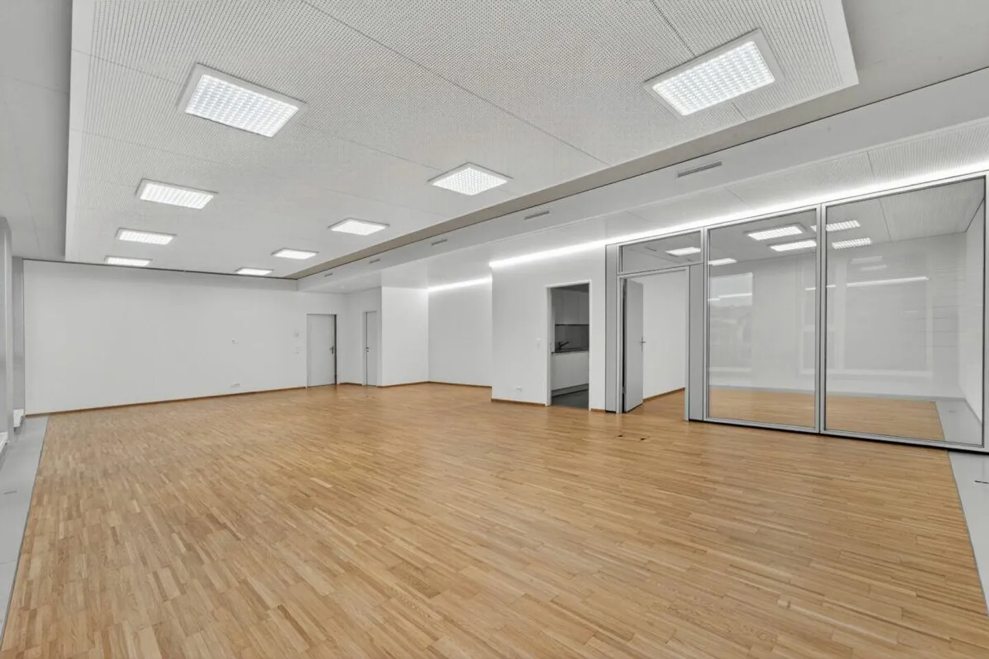 Bureaux modernes et entièrement aménagés - Photo 4 sur 9