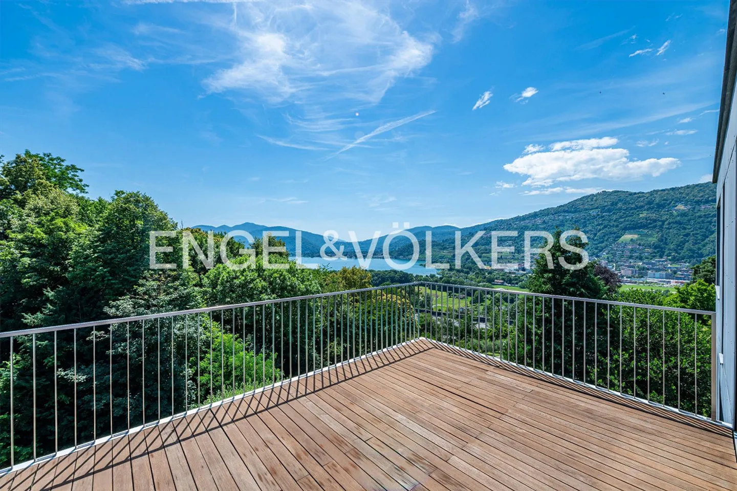 Villa moderne avec vue sur le lac et piscine - Photo 11 sur 13