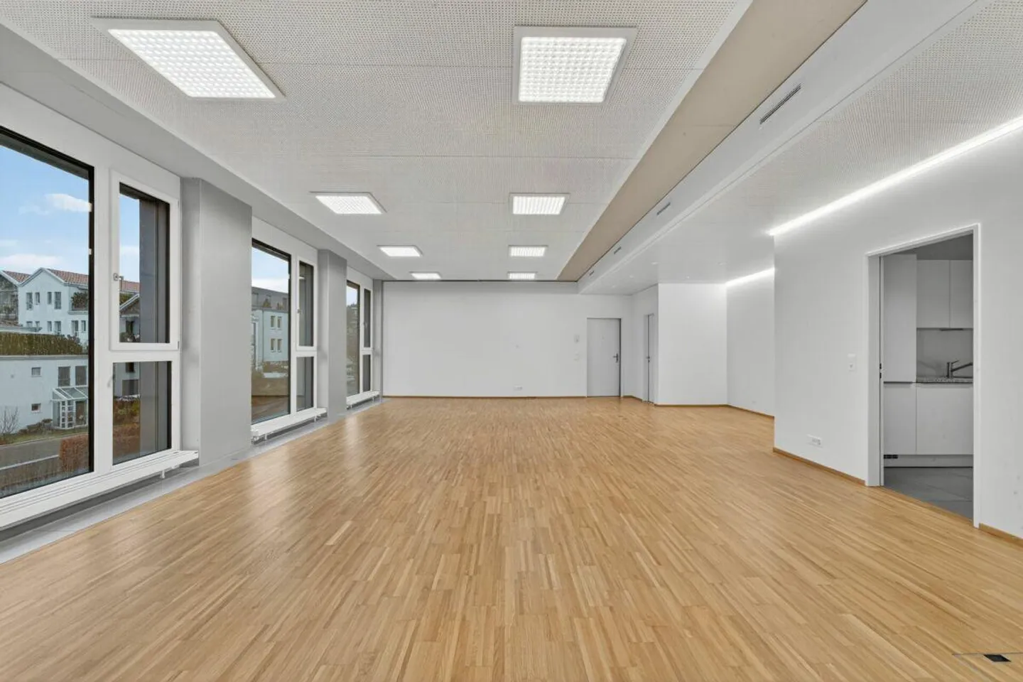 Bureaux modernes et entièrement aménagés - Photo 3 sur 9