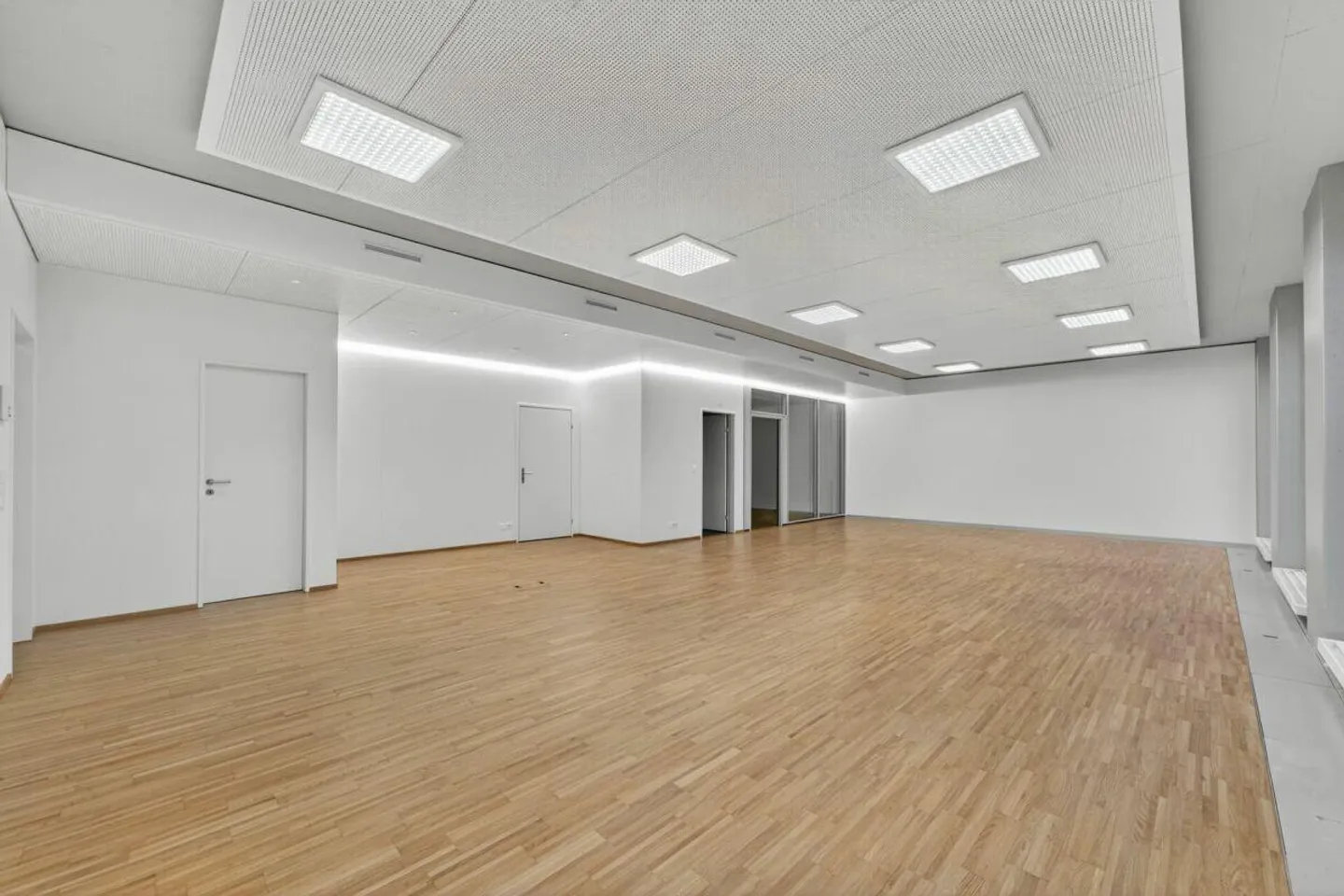 Bureaux modernes et entièrement aménagés - Photo 8 sur 9