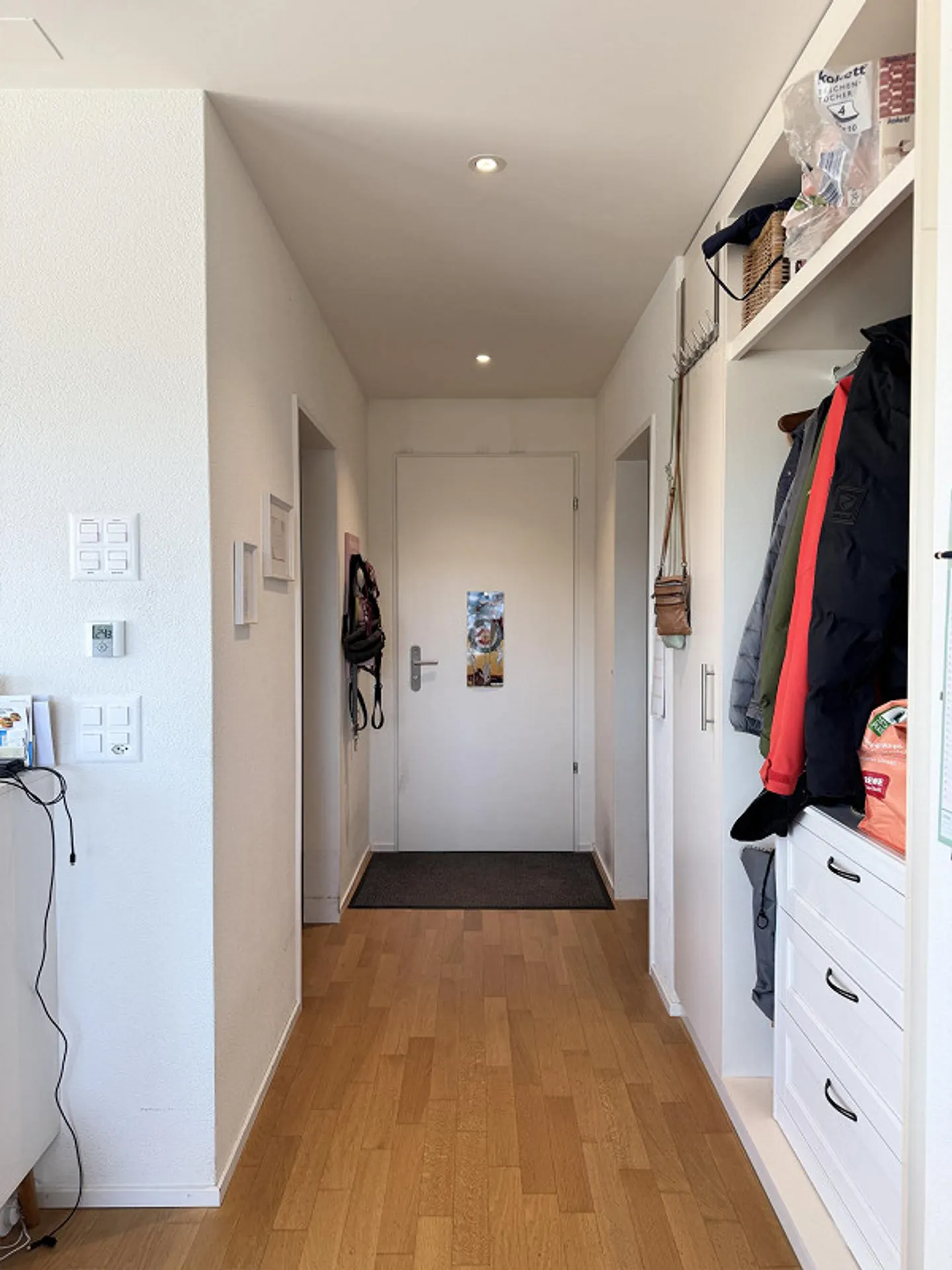Above the rooftops: Sunny 3.5-room penthouse apartment with large terrace - Photo 4 of 13