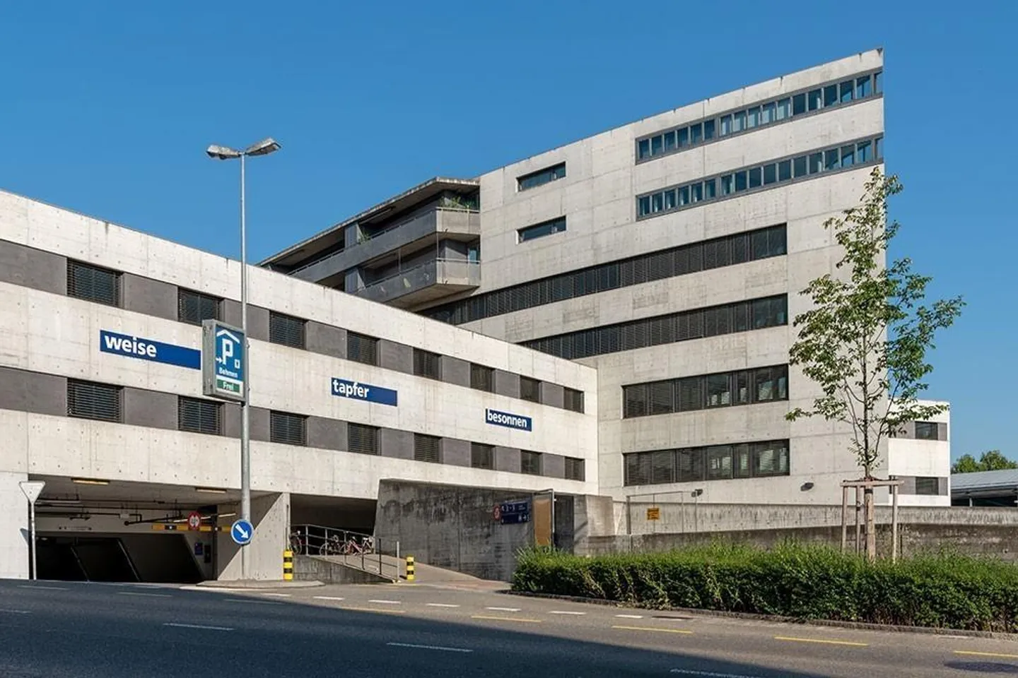 Attraktiver Einstellhallenplatz mitten in Aarau (Parking Behmen) - Foto 1 von 2