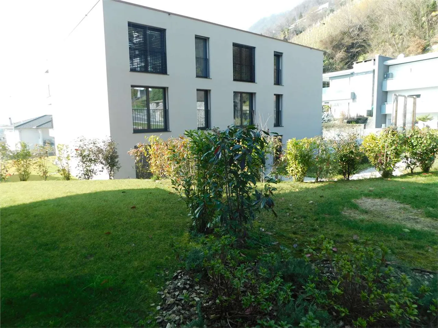 Nouvel appartement de 3,5 pièces à Gordola avec jardin - Photo 10 sur 13