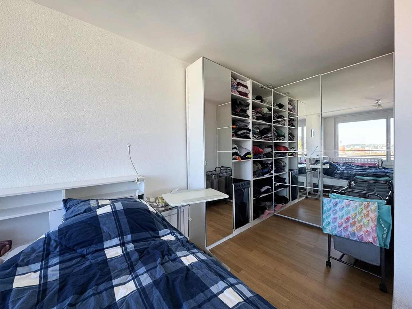 Above the rooftops: Sunny 3.5-room penthouse apartment with large terrace - Photo 5 of 13