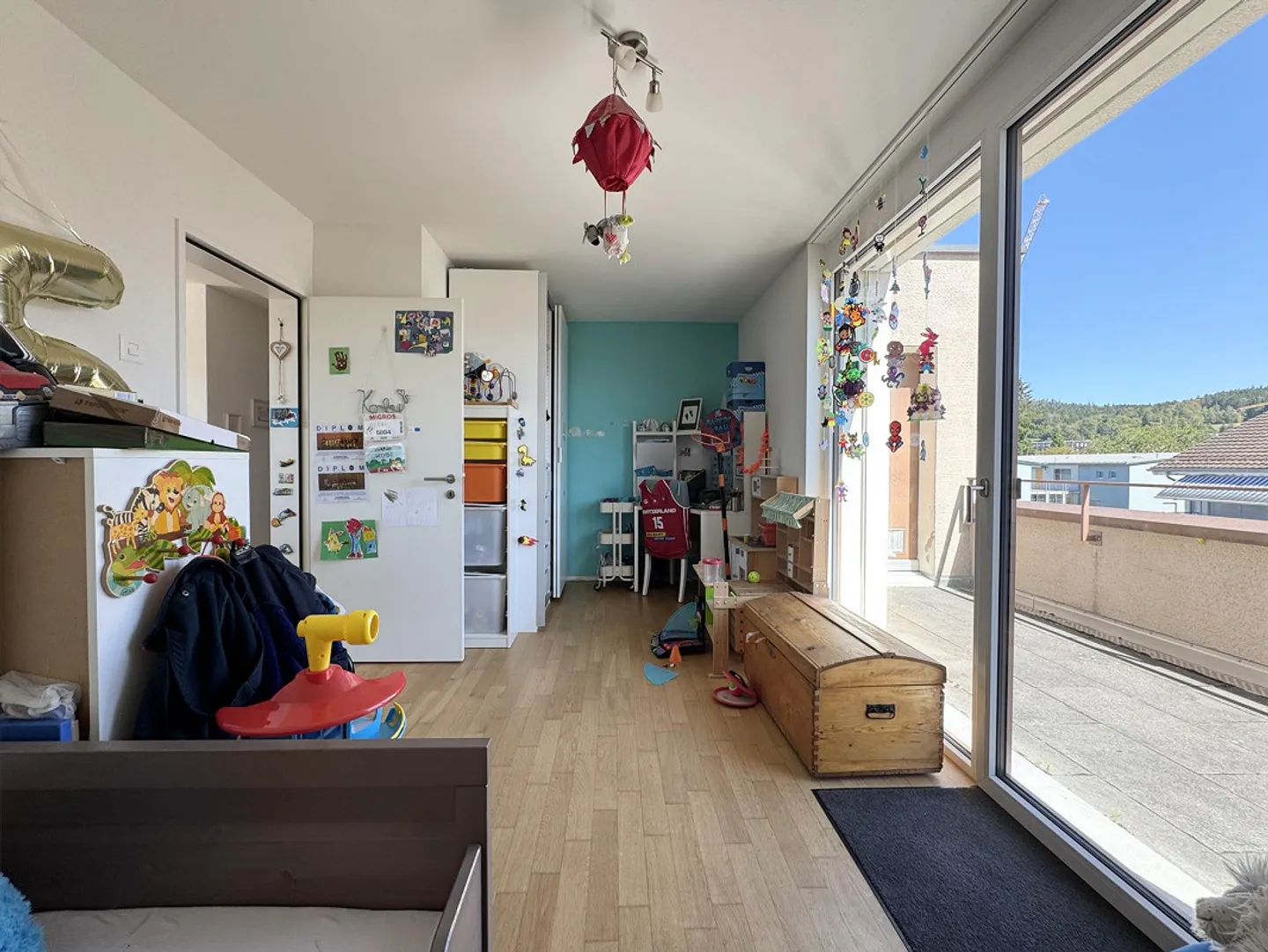Above the rooftops: Sunny 3.5-room penthouse apartment with large terrace - Photo 7 of 13