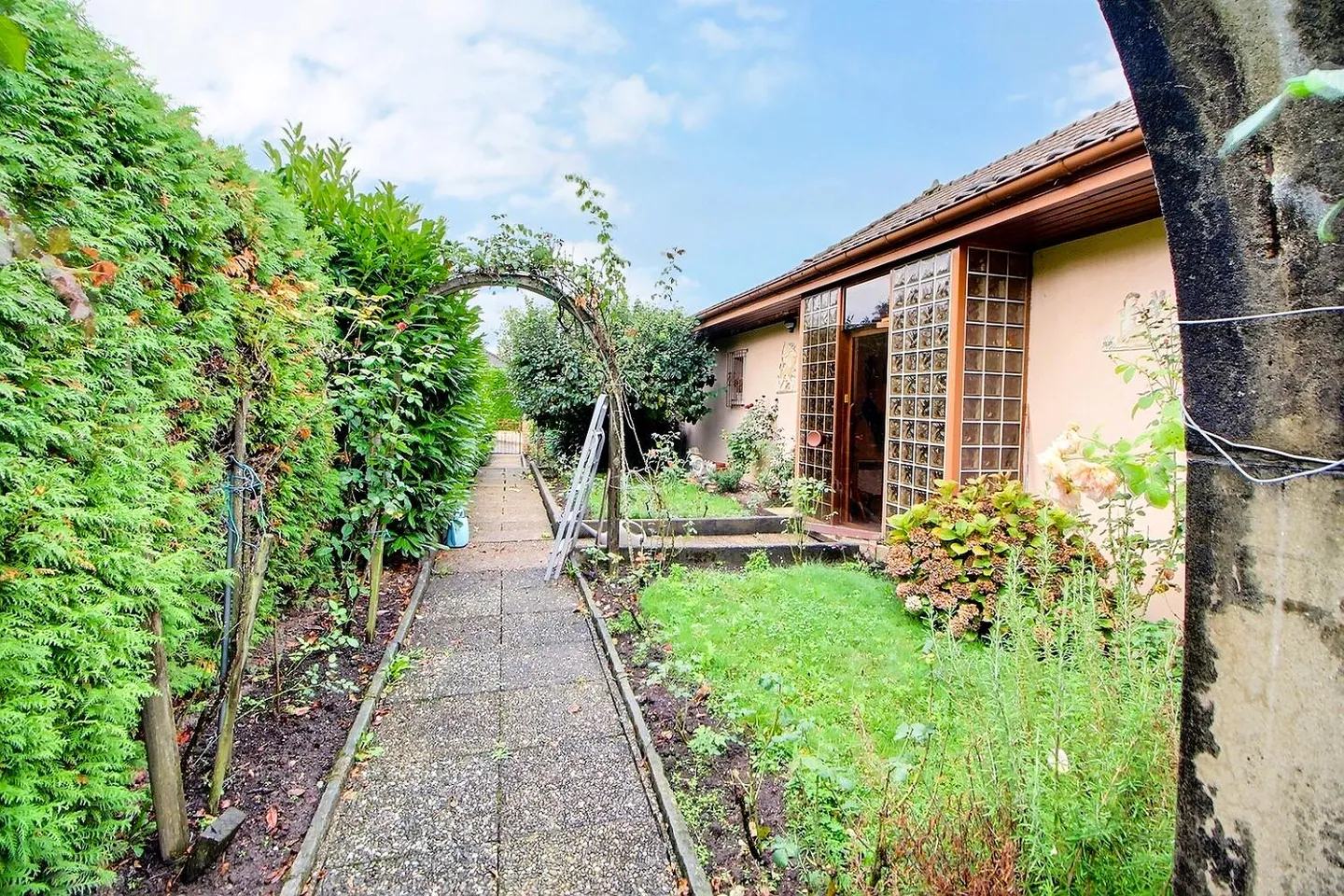 Casa unifamiliare molto grande a Cugy in Viager, parzialmente occupata, senza affitto - Foto 2 di 13