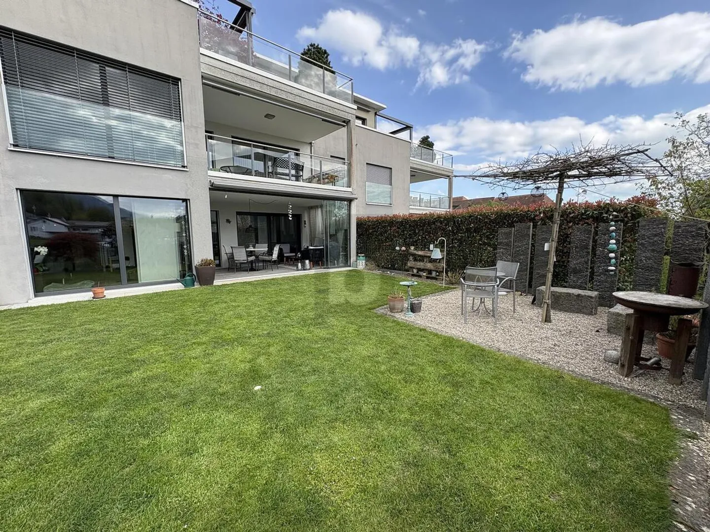 Di alta qualità con grande giardino e patio - Foto 1 di 6