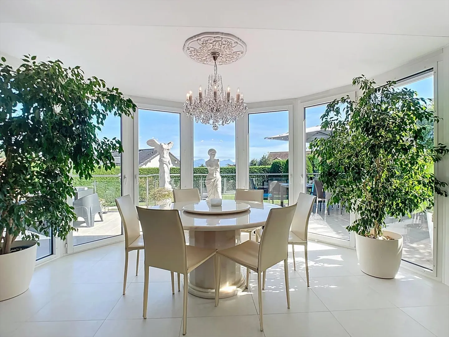 Sunny Detached House - Photo 1 of 13