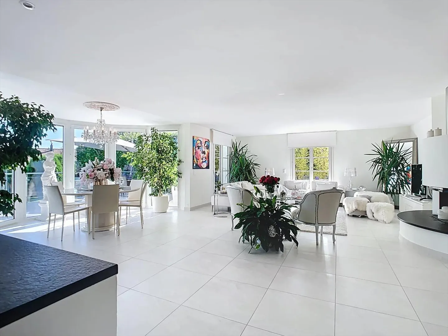 Sunny Detached House - Photo 4 of 13