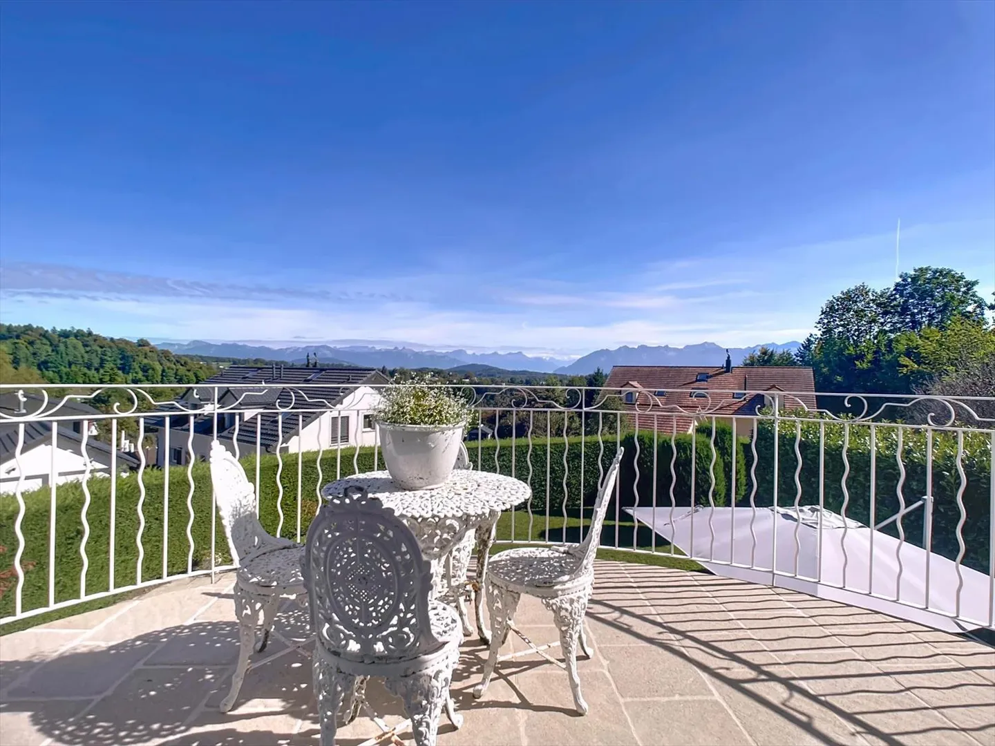 Sunny Detached House - Photo 7 of 13