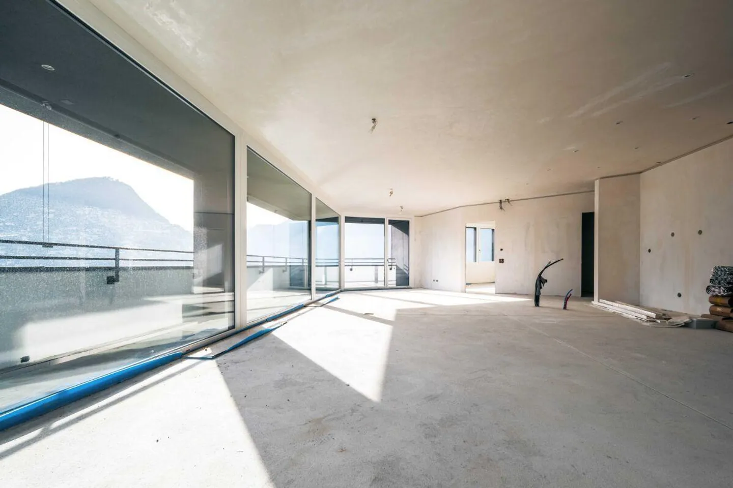 Penthouse von großzügigen Abmessungen mit spektakulärem Seeblick | Luxus... - Foto 2 von 7