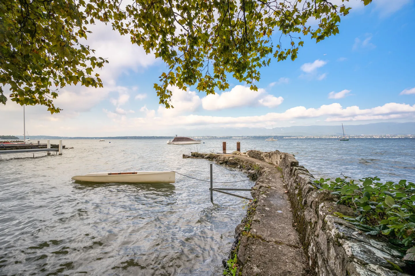 Exceptional contemporary villa, view and private access to the lake, left bank - Photo 15 of 15