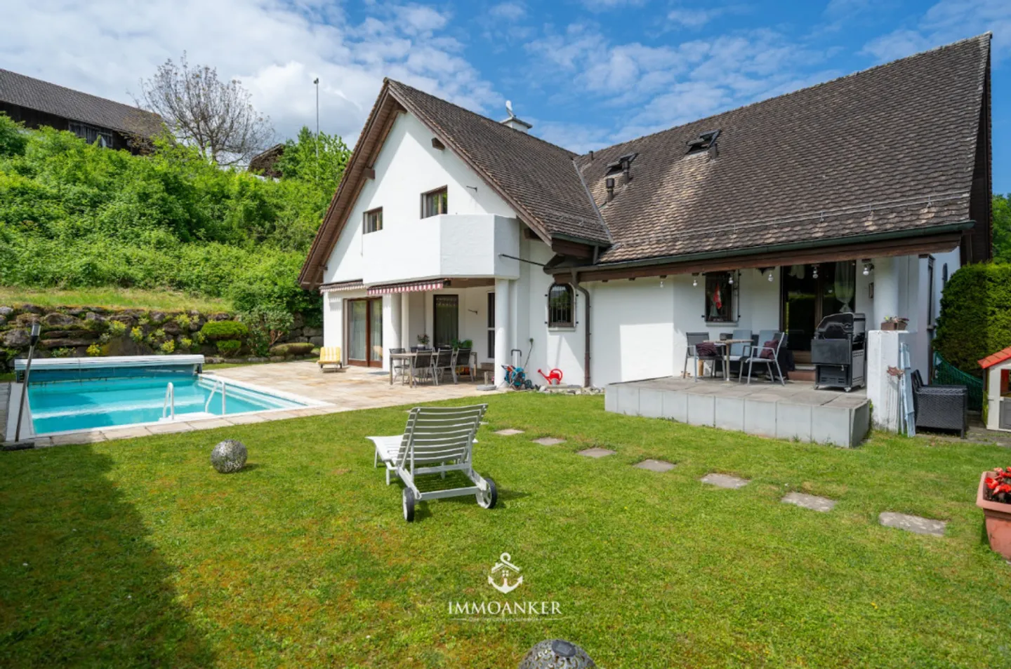 Villa con piscina privata e appartamento - Il tuo rifugio a Fällanden - Foto 1 di 13