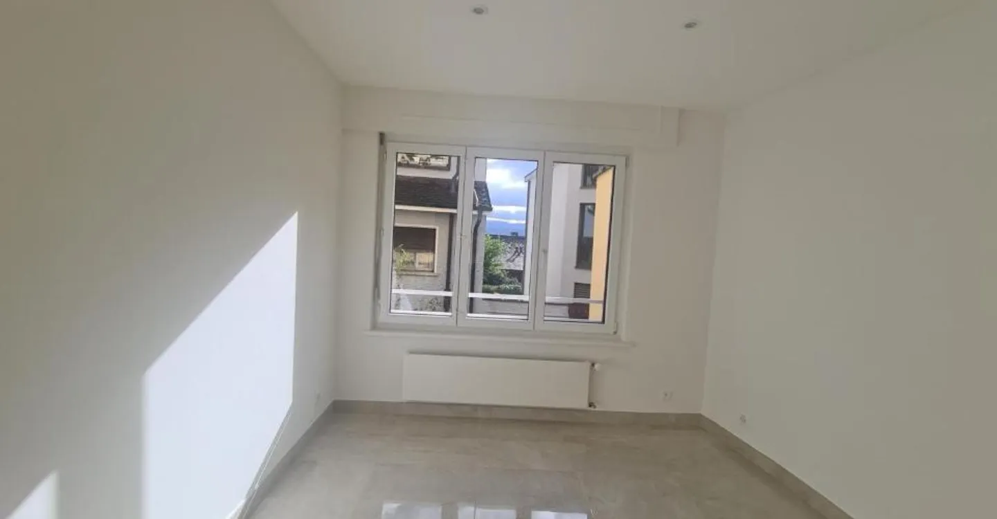 Magnifique appartement de 4 pièces entièrement rénové, idéalement situé - Foto 3 di 6