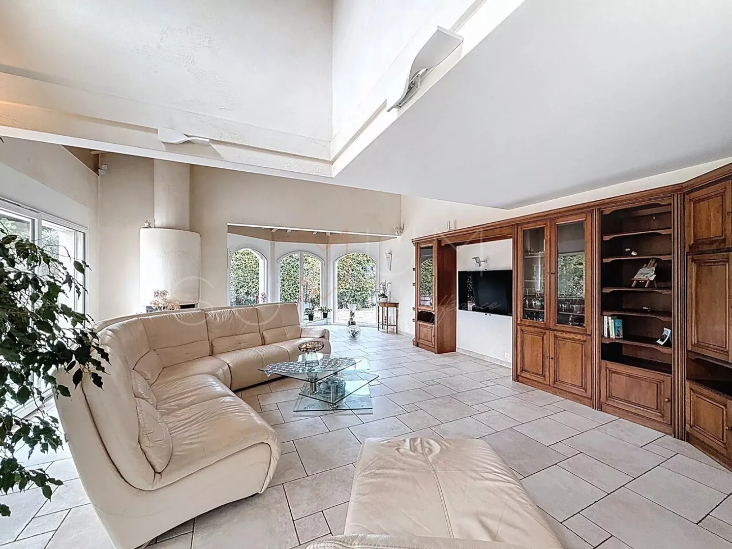 Villa with swimming pool in Ardon - Rare property on the market - Photo 9 of 13