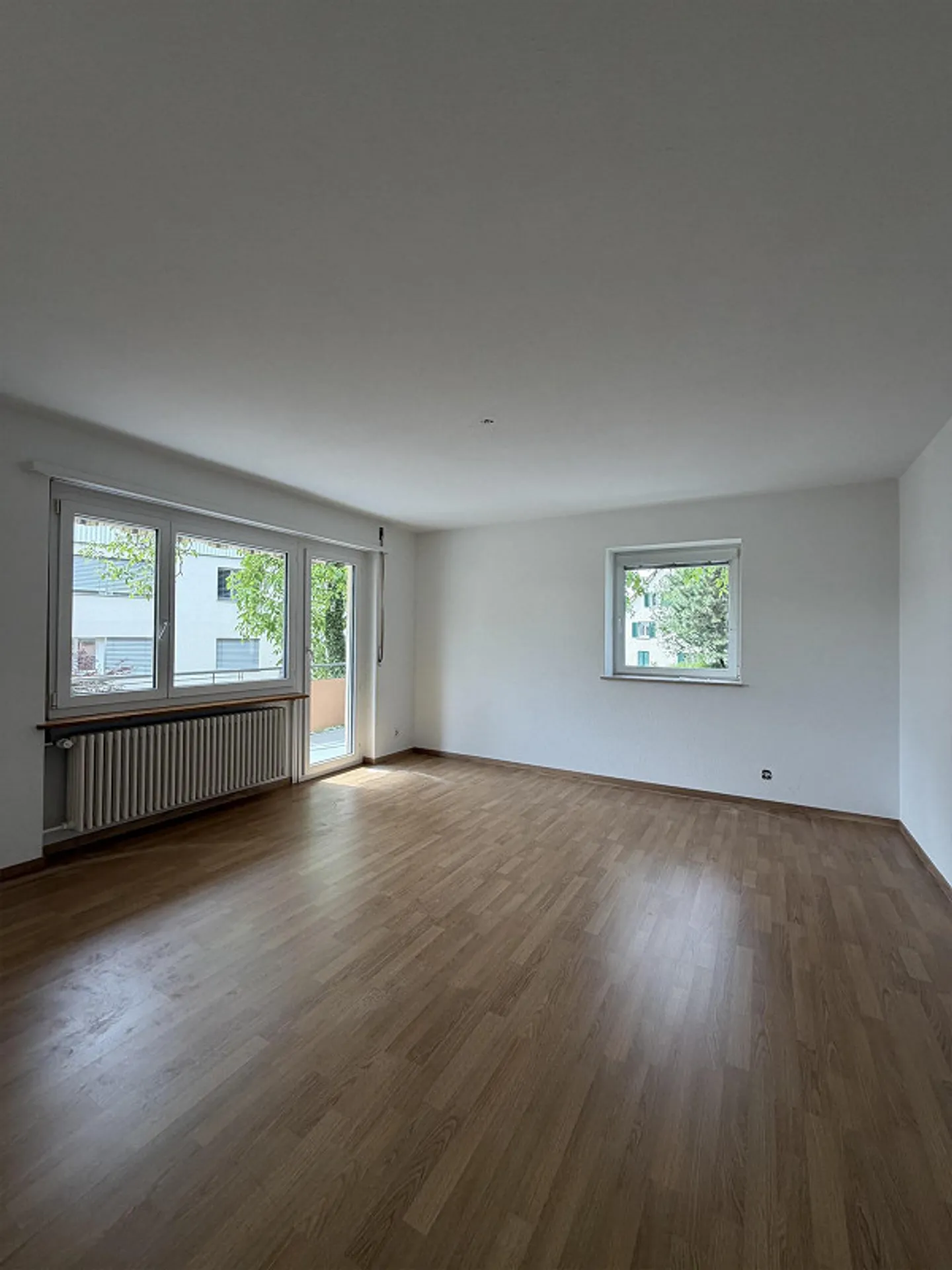 Appartement confortable de 2,5 pièces avec deux balcons et beaucoup de lumière du jour - Photo 5 sur 10
