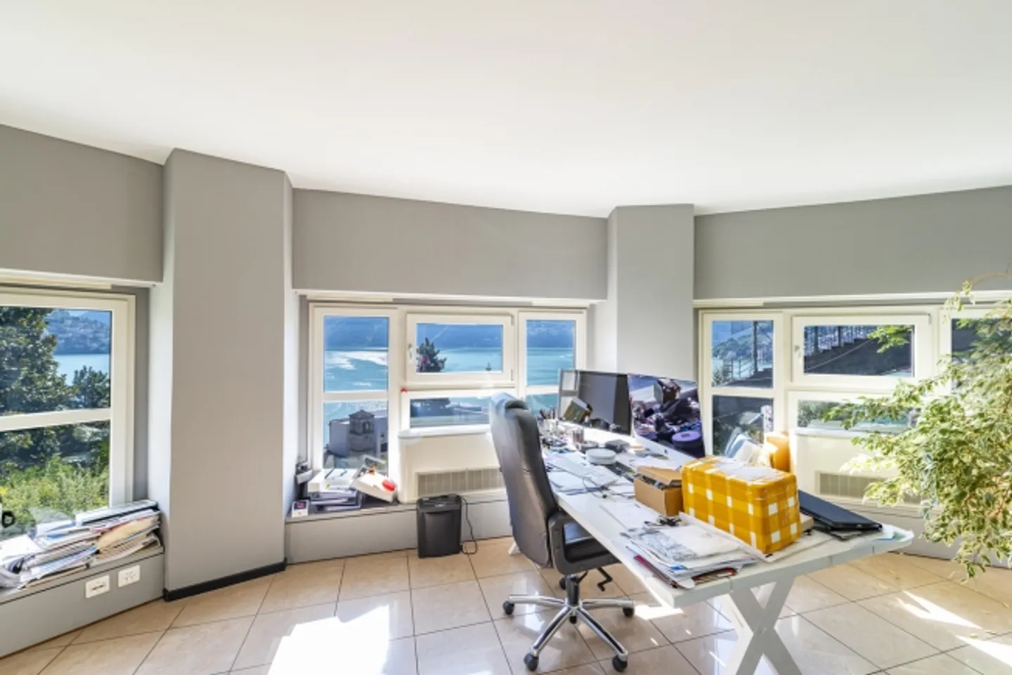 Bureau au centre avec vue sur le lac et garage avec 7 places de parking - Photo 9 sur 14