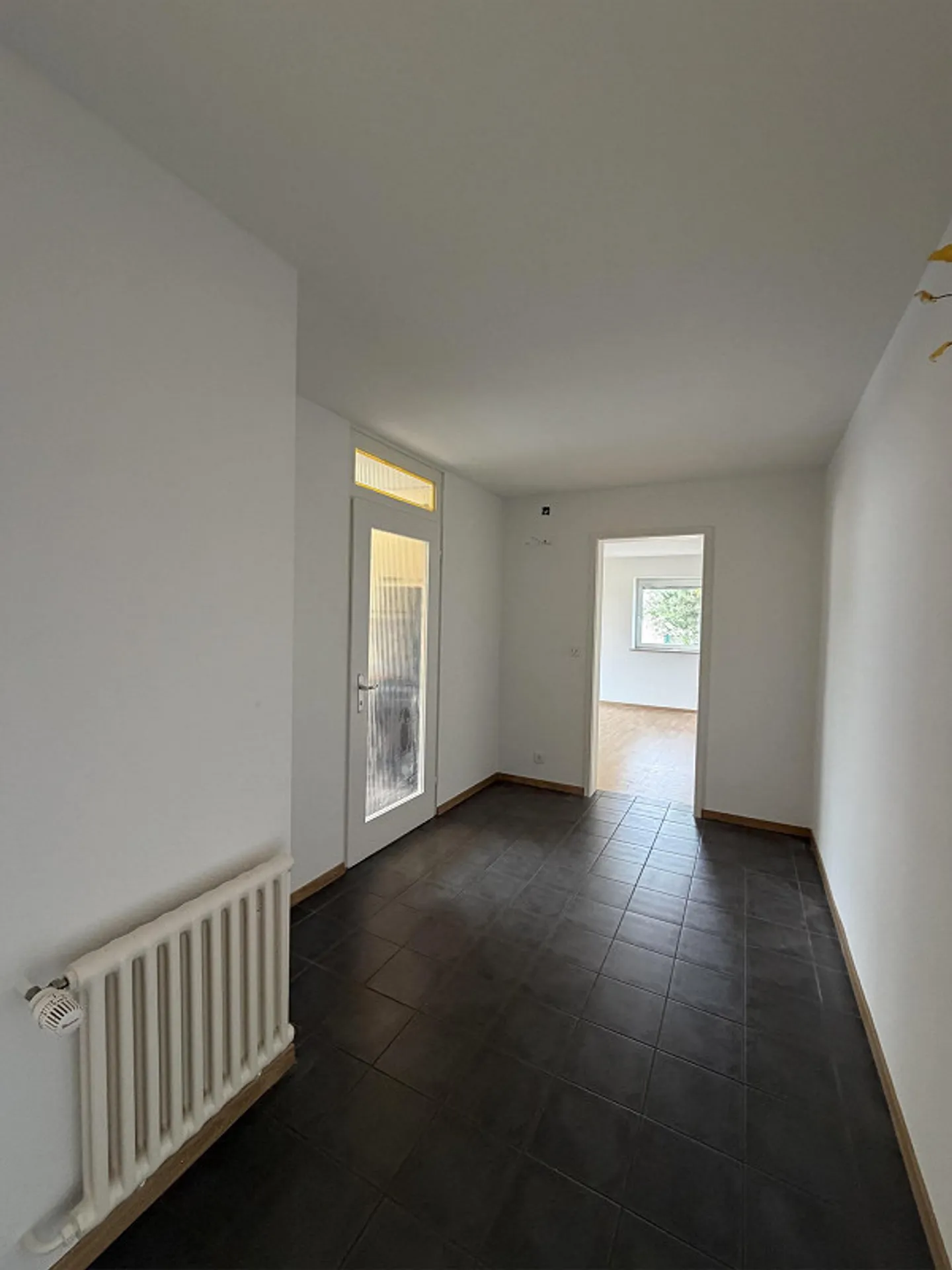 Appartement confortable de 2,5 pièces avec deux balcons et beaucoup de lumière du jour - Photo 6 sur 10