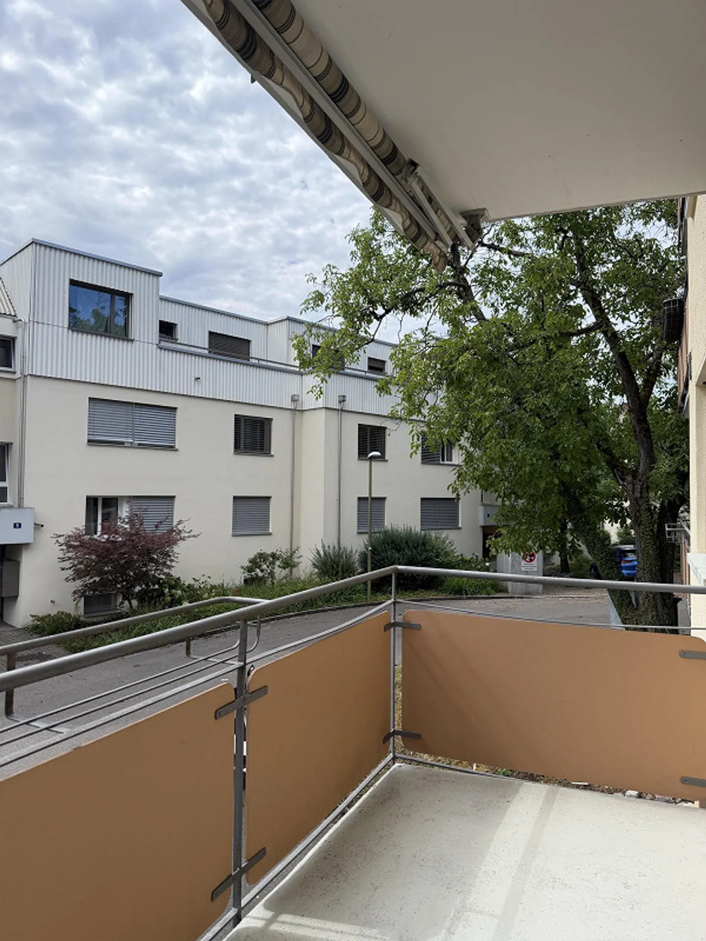 Appartement confortable de 2,5 pièces avec deux balcons et beaucoup de lumière du jour - Photo 8 sur 10