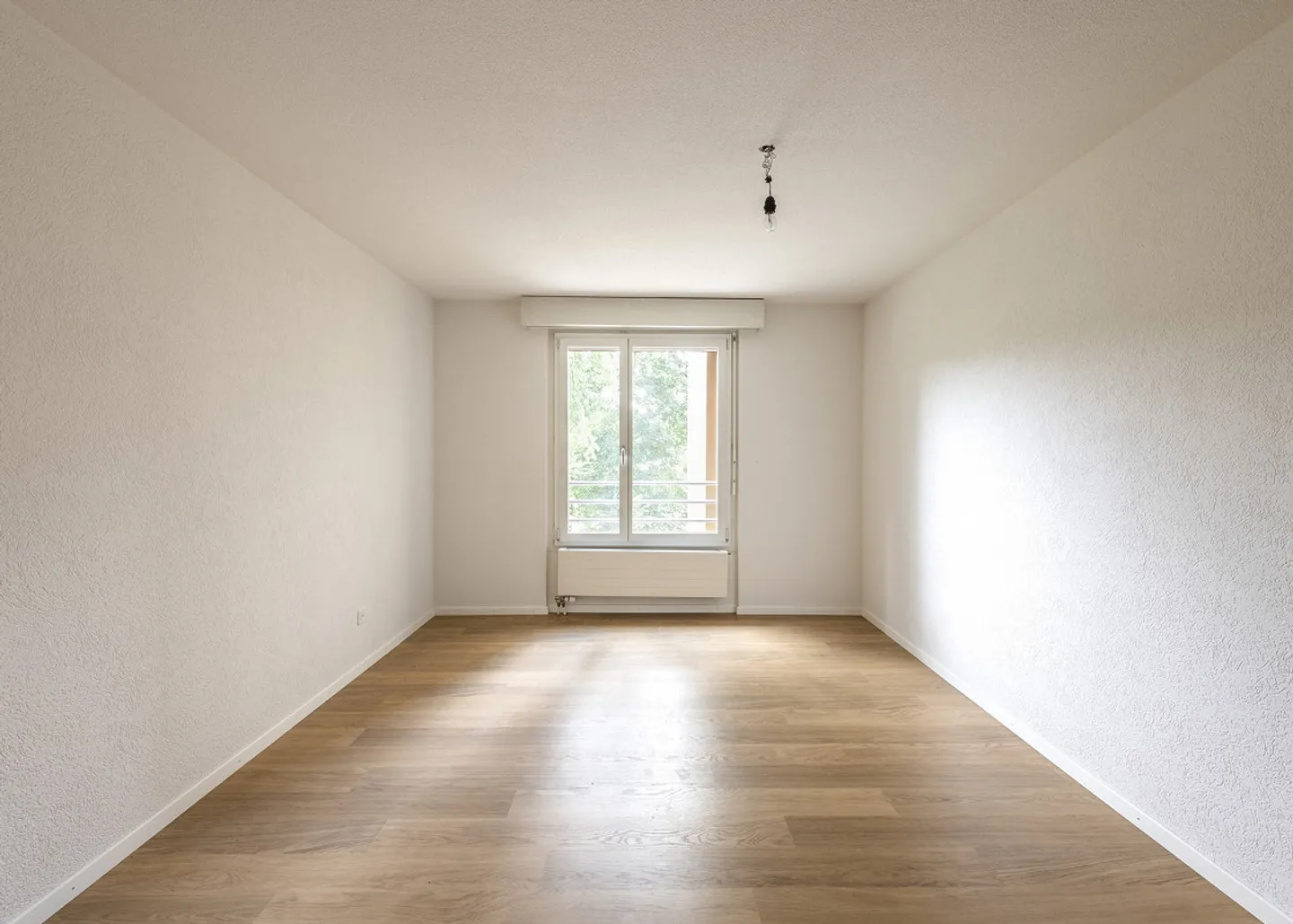 1.5-room apartment with panoramic view near the train station and Limmat - Photo 2 of 4