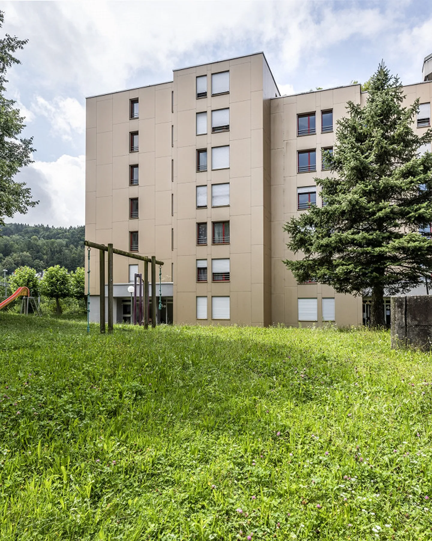1.5-room apartment with panoramic view near the train station and Limmat - Photo 3 of 4
