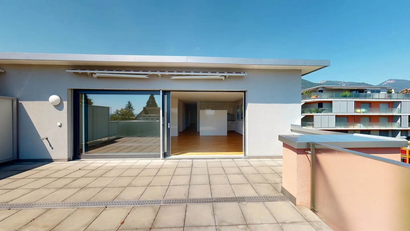 Ampio Appartamento Attico in una Posizione Tranquilla - Foto 6 di 12