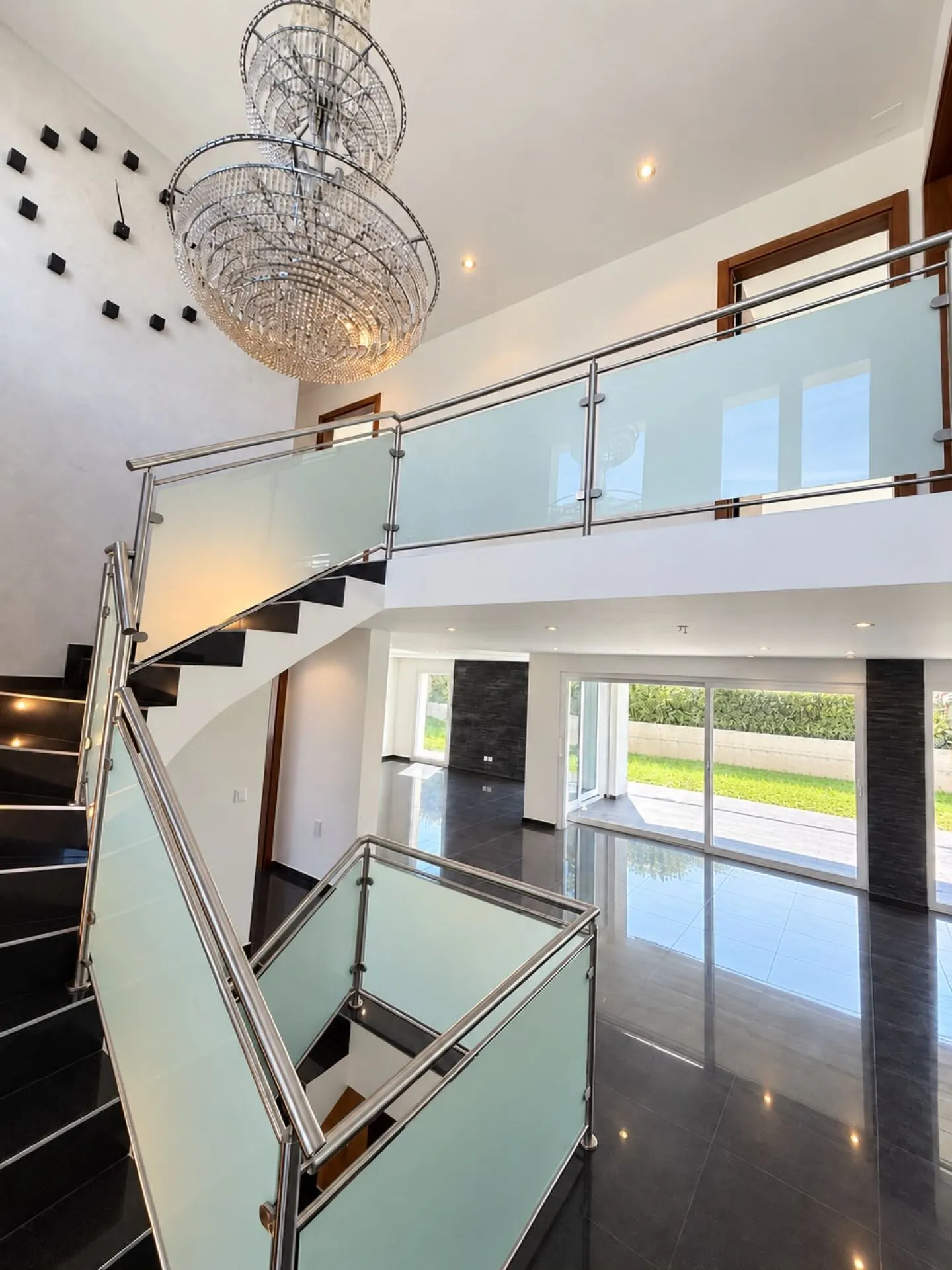 High-end Villa - Photo 4 of 9